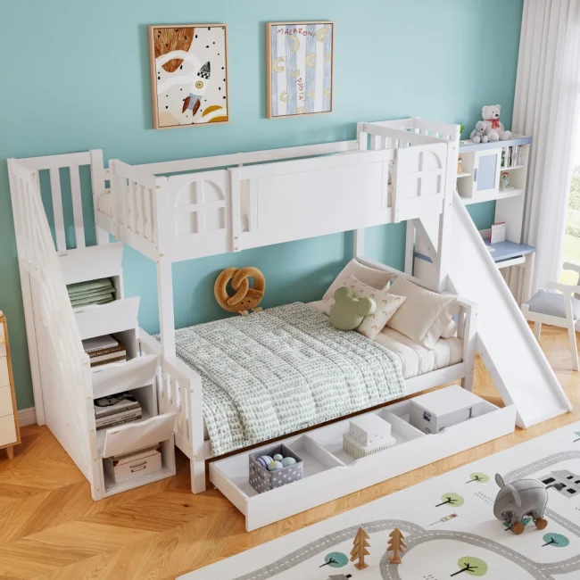 StayPlay Runaway Stapelbed 90x200cm – Grenen Wit met opbergruimte, glijbaan en veilige trap