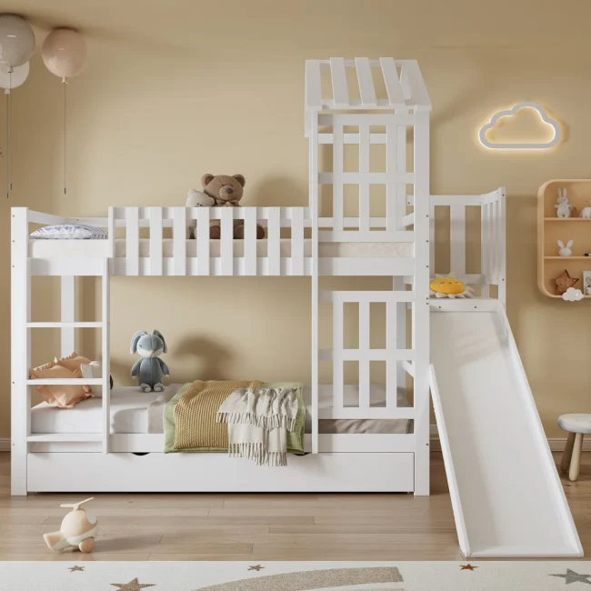 StayPlay Runaway Stapelbed 90x200cm – Grenen Wit met glijbaan en huisvormig raamdesign