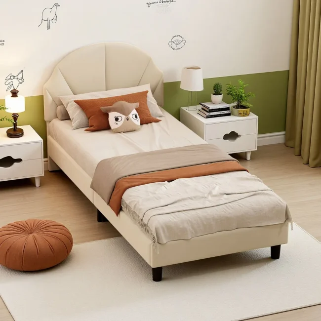 StayPlay Runaway Kinderbed 90x200cm – Fluweel Beige met lattenbodem en verstelbare hoogte – Serie 1
